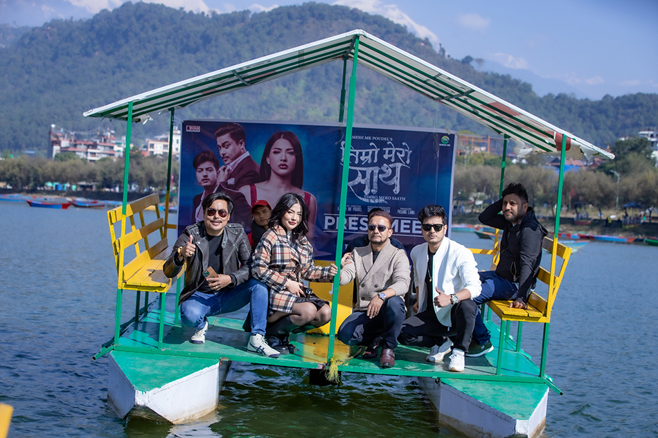 पोखराको बाराही मन्दीरमा पुष्प, साम्राज्ञी र सन्दीप