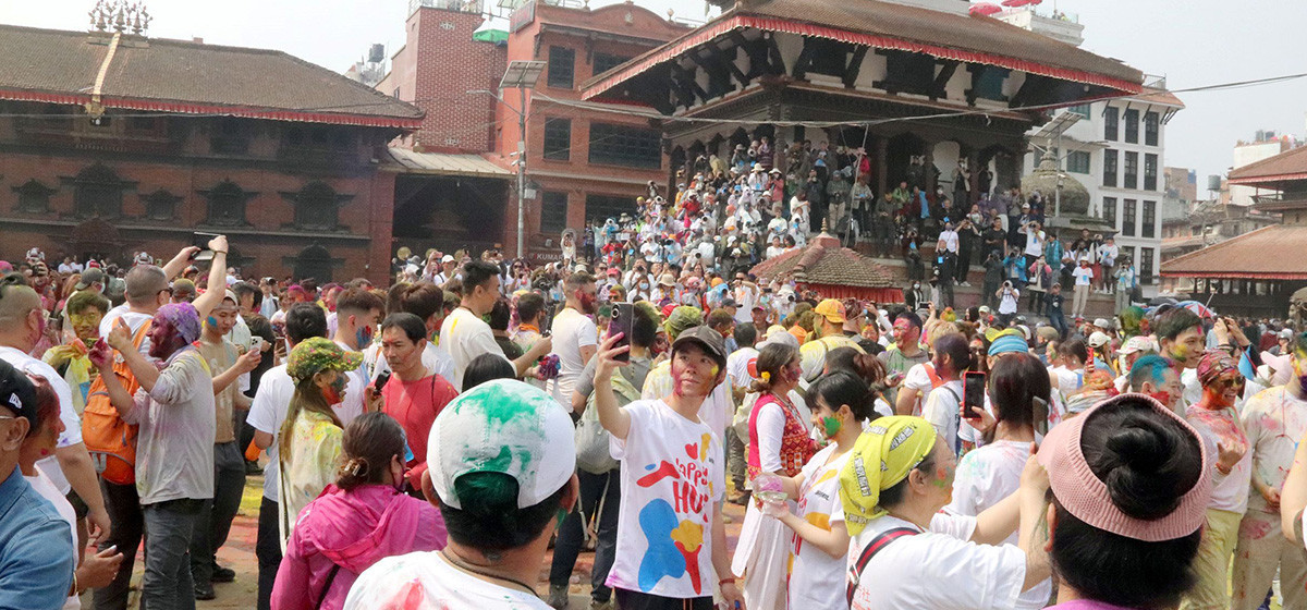 होली पुरानै गीतमा मीठास