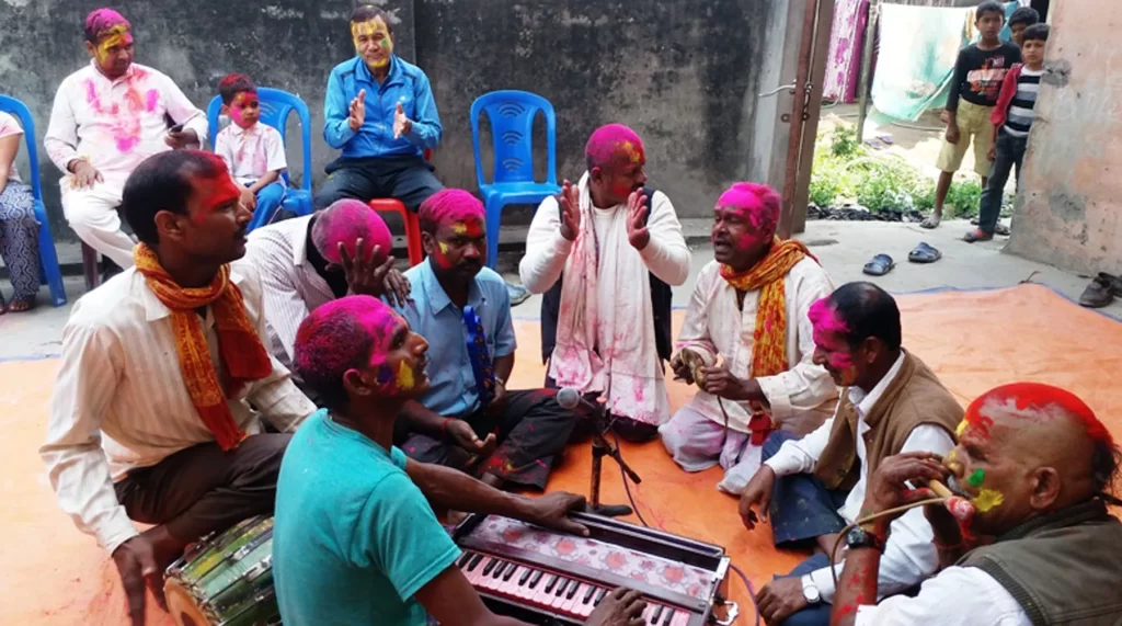 किन लोप हुँदैछन् परम्परागत होली गीत ?