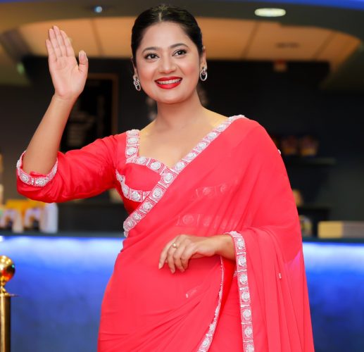 रातो सारीमा चिटिक्कै परेकी केकी अधिकारी (फोटो फिचर)