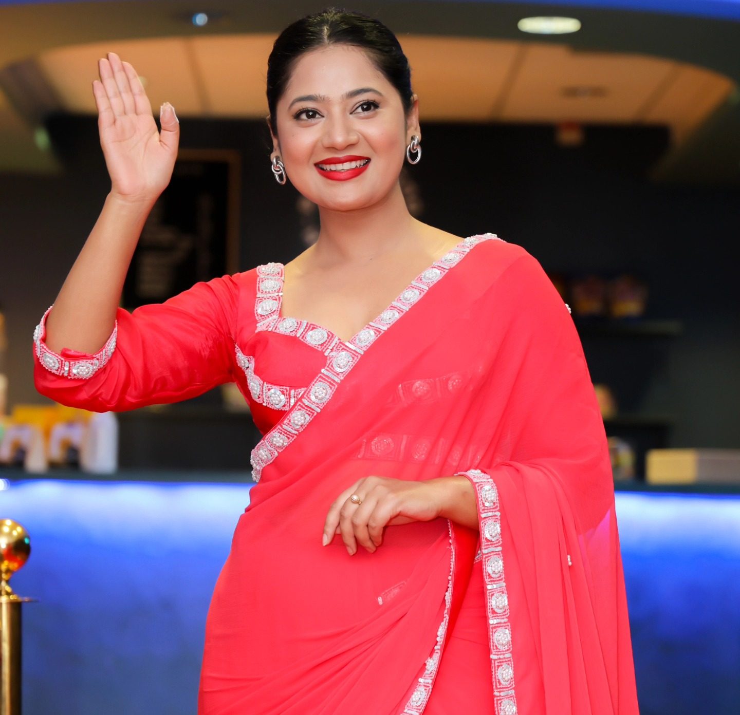 रातो सारीमा चिटिक्कै परेकी केकी अधिकारी (फोटो फिचर)