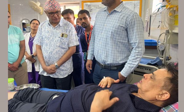 हरिवंश आचार्य विराटनगरको विराट नर्सिङ होममा भर्ना