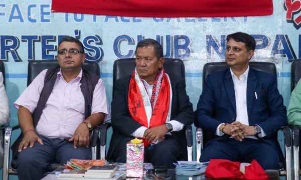 सञ्चारमन्त्री गुरुङद्वारा ‘अग्नीदहन’को फस्टलुक रिलिज