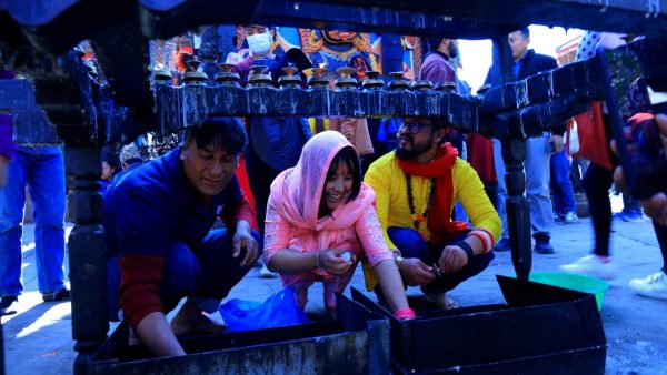 काल भैरवमा पूजा गर्दै ‘देव वाणी’ टिम
