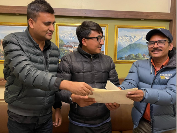 ‘माइतीघर’मा उपासनापछि माग्ने बुढा र प्रकाश सपुत अनुबन्धित