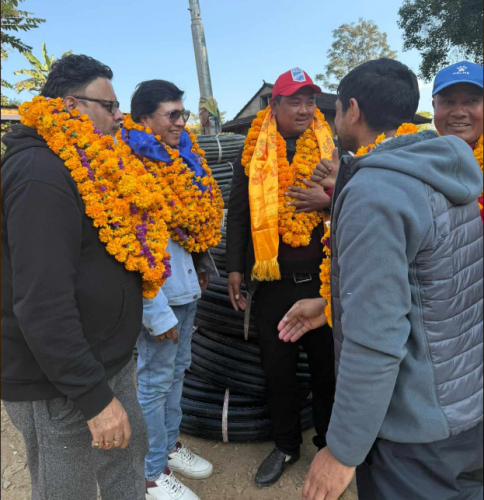 दाप्चामा खानेपानी पुनर्स्थापनाको लागि ‘छक्कापञ्जा ५’टिमको सहयोग