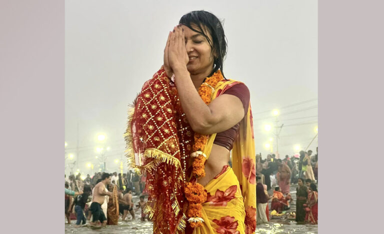 महाकुम्भमा झरनाको डुबुल्की