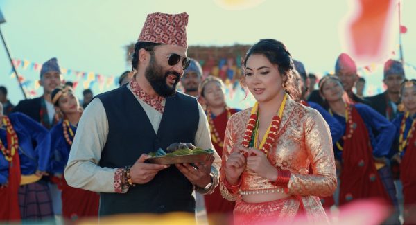 ‘डोरी’को ‘चुच्चे ढुङ्गो उही टुङ्गो’मा आर्यन र अञ्जनाको नृत्य