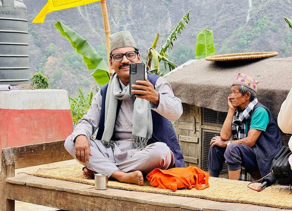 ‘माइतीघर’मा ‘माग्ने वुढा’को यस्तो लुक्स
