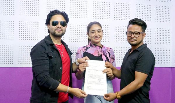 ‘किन लाग्छ माया’ बन्ने, धिरेनदेखि मिस पबीसम्म अनुबन्धित