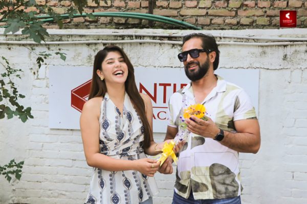 नायक जीवन लुइँटेल नेपाल आइपुगे