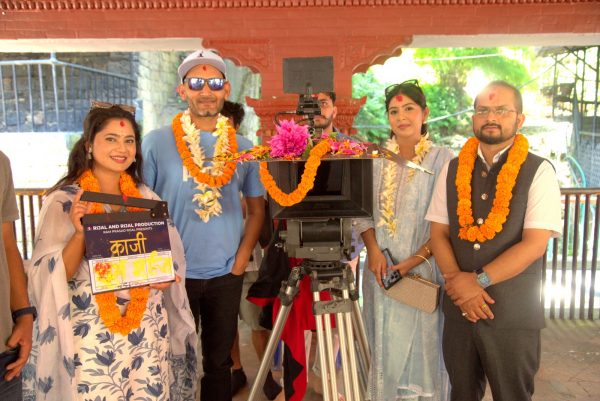 गाउँको सेट बनाईएको चलचित्र काजी´को शुभमुहर्त